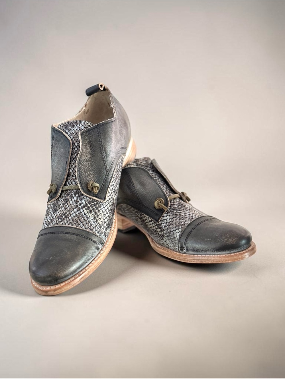 NEW IN BOX - FREEBIRD MABEL BRONZE with BRONZE/BLUE SNAKESKIN  SZ 10